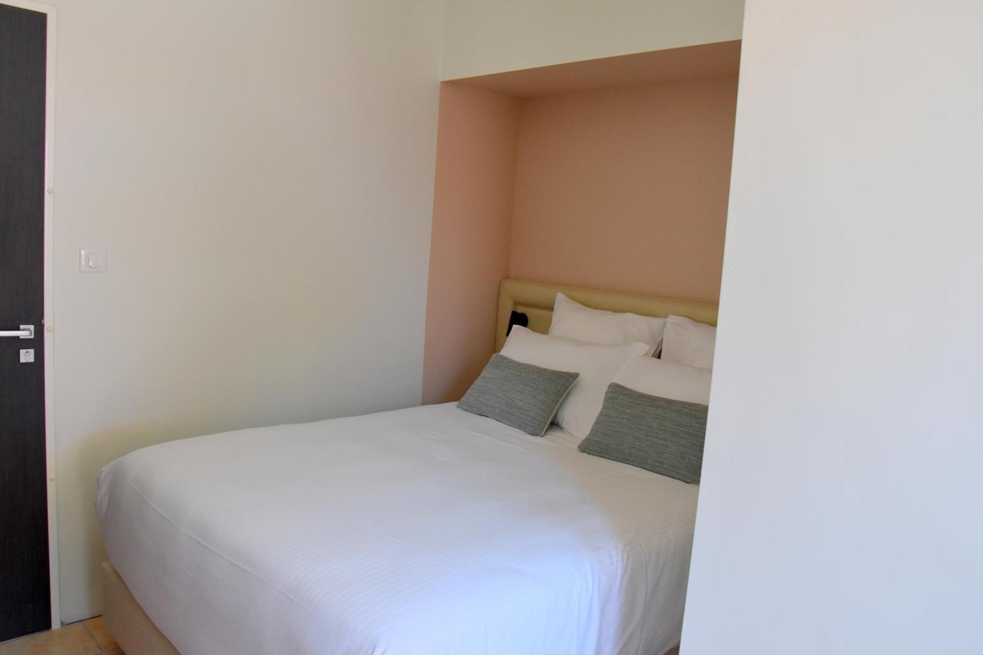 הייר Logis Hotel Restaurant Le Kalliste מראה חיצוני תמונה