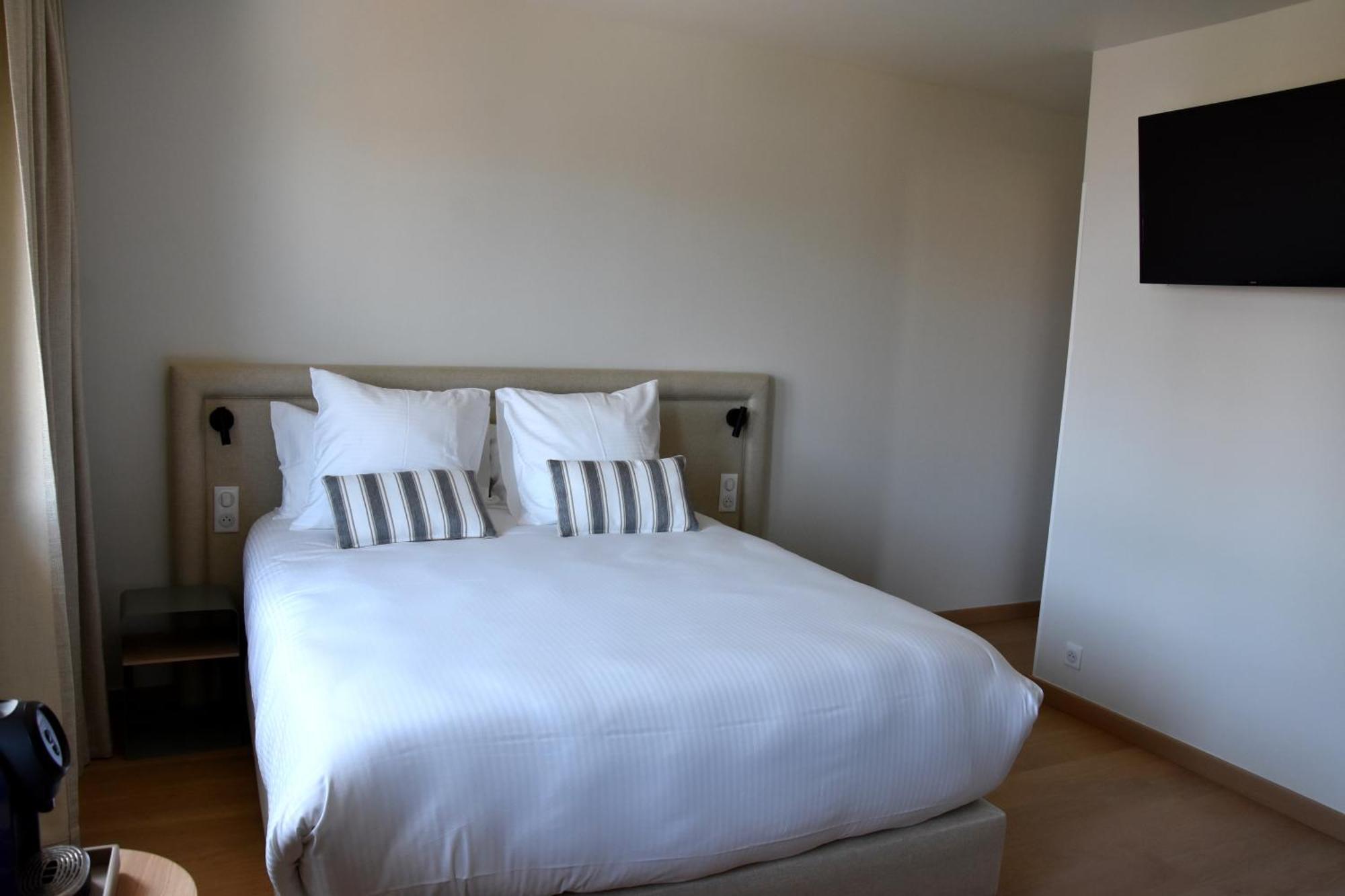 הייר Logis Hotel Restaurant Le Kalliste מראה חיצוני תמונה